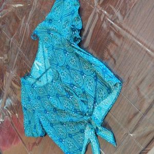 Mudd flutter sleeve blouse, M